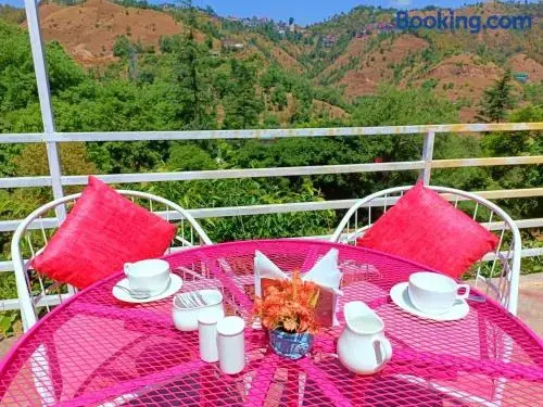 Куфри: Aamod at Shoghi
