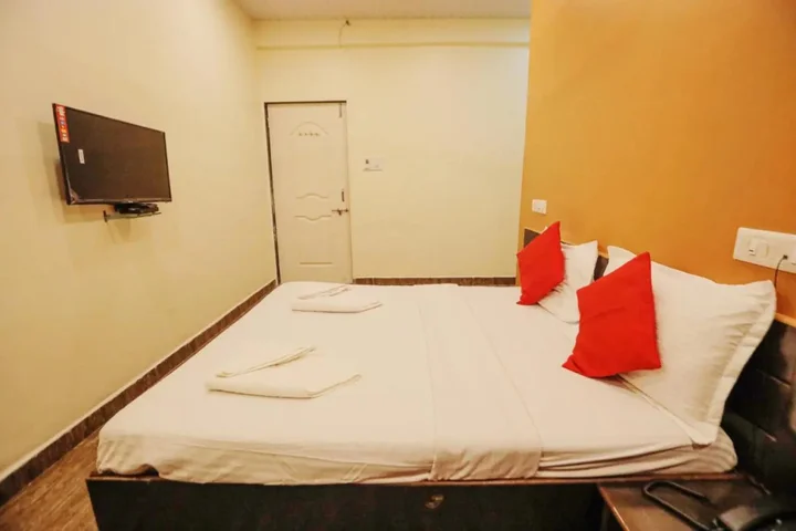 Лонавала: Hotel Sainiwas