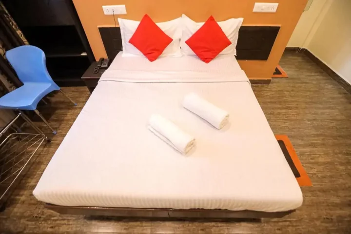 Лонавала: Hotel Sainiwas