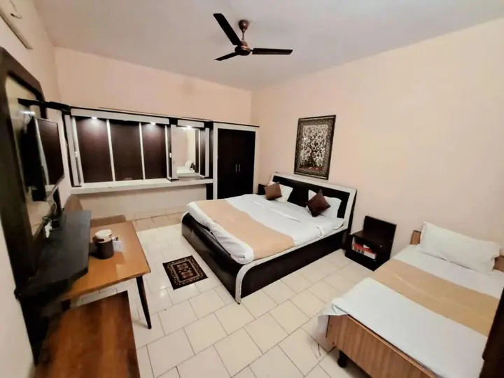 Файзабад: Abha Hotel