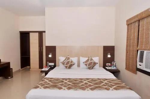 Пунди: Sivamurugan Hotels
