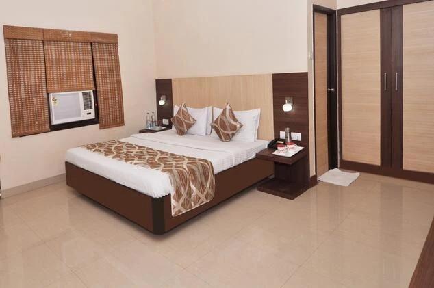 Пунди: Sivamurugan Hotels