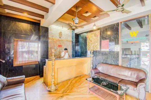 Пунди: Sivamurugan Hotels