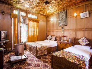 Шринагар: The Shelter Group of Houseboats