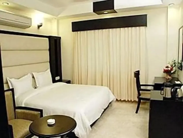 Нью-Дели: Hotel Meridian Plaza