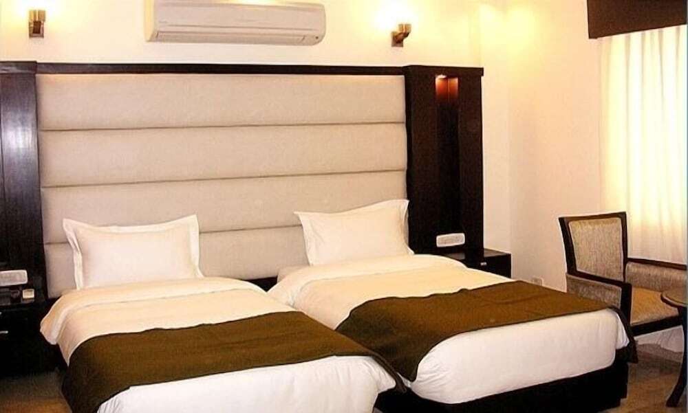 Нью-Дели: Hotel Meridian Plaza