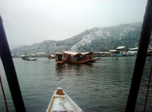 Шринагар: New Lucky Star Group of Houseboats