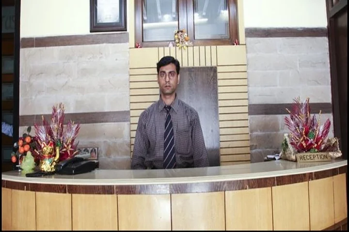 Колката: Hotel Pushpak International