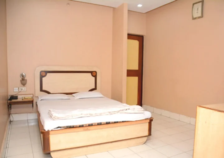 Колката: Hotel Pushpak International