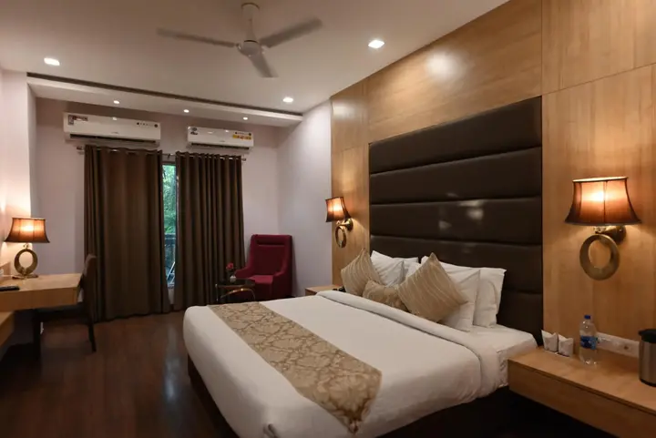 Канпур: Little Chef Hotel
