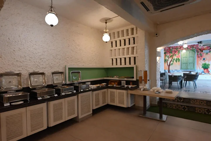 Канпур: Little Chef Hotel