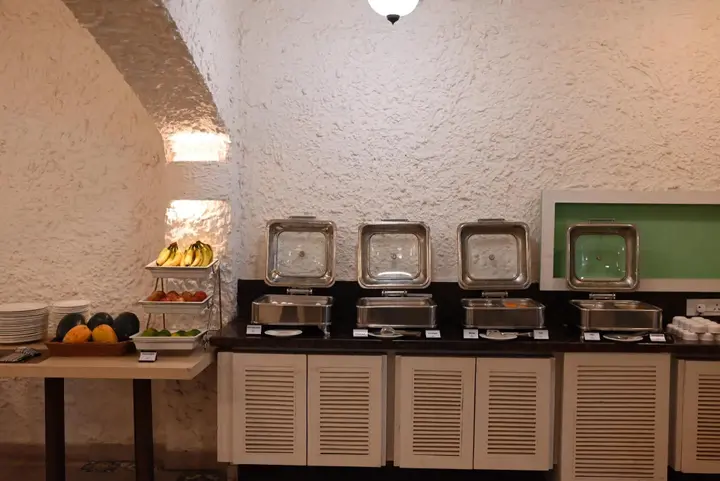 Канпур: Little Chef Hotel