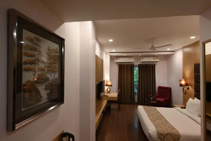 Канпур: Little Chef Hotel