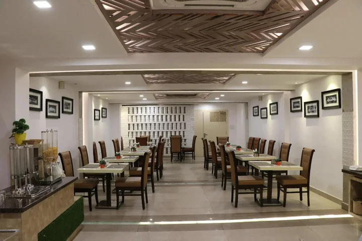 Канпур: Little Chef Hotel