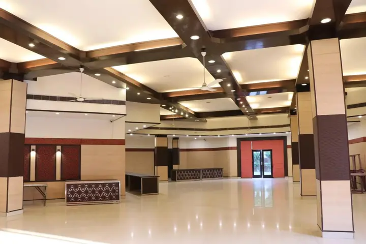 Канпур: Little Chef Hotel