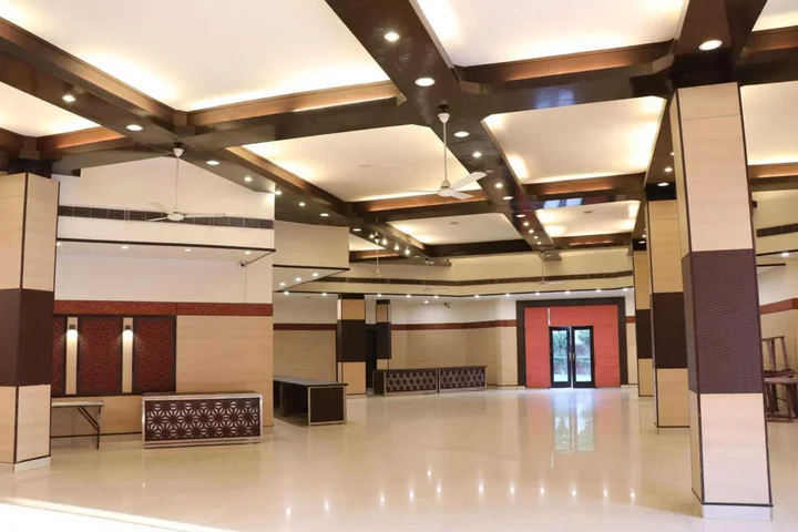 Канпур: Little Chef Hotel