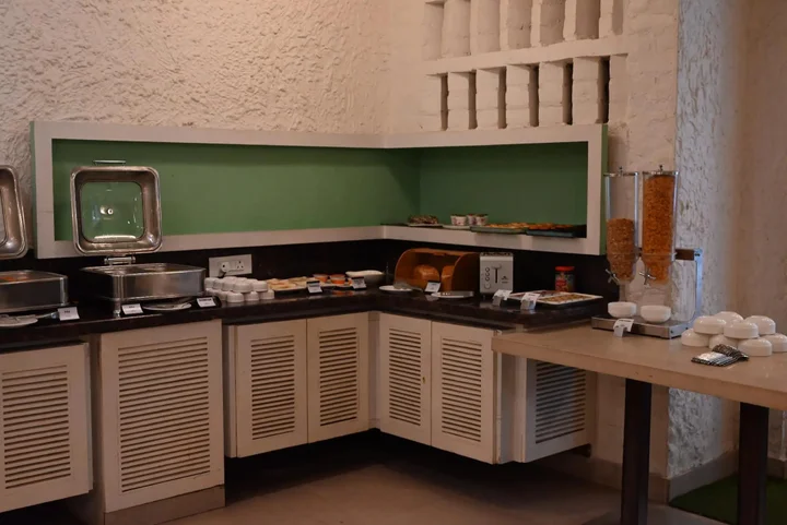 Канпур: Little Chef Hotel