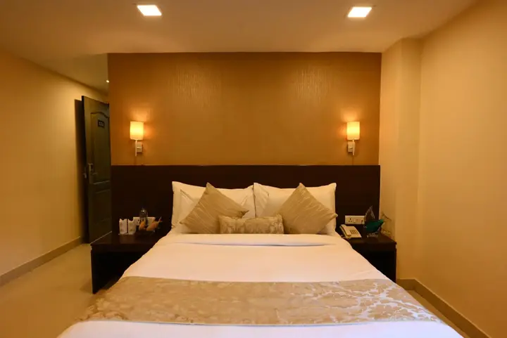 Канпур: Little Chef Hotel