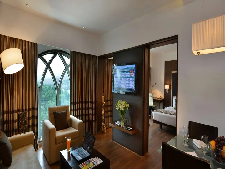 Нави-Мумбай: Majestic Court Sarovar Portico Navi Mumbai