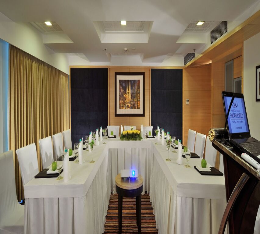 Нави-Мумбай: Majestic Court Sarovar Portico Navi Mumbai