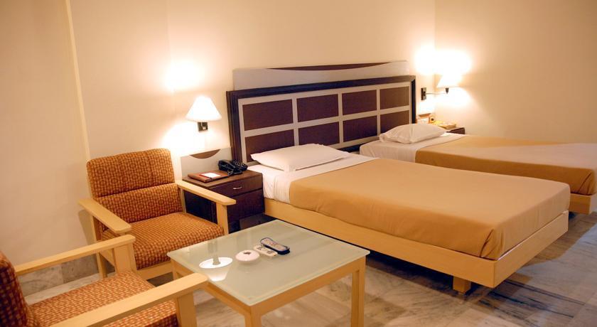 Ченнаи: Abu Sarovar Portico