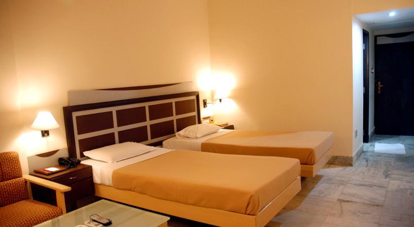 Ченнаи: Abu Sarovar Portico