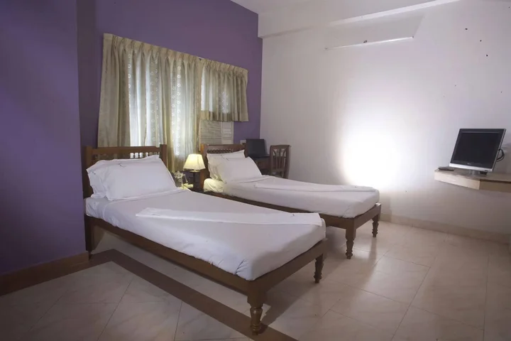 Ченнаи: FabExpress Crescent Inn