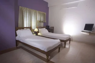 Ченнаи: FabExpress Crescent Inn