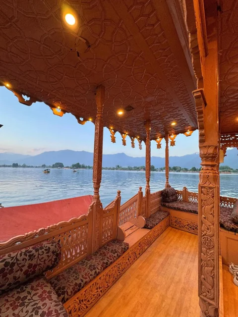 Шринагар: Peacock Houseboats