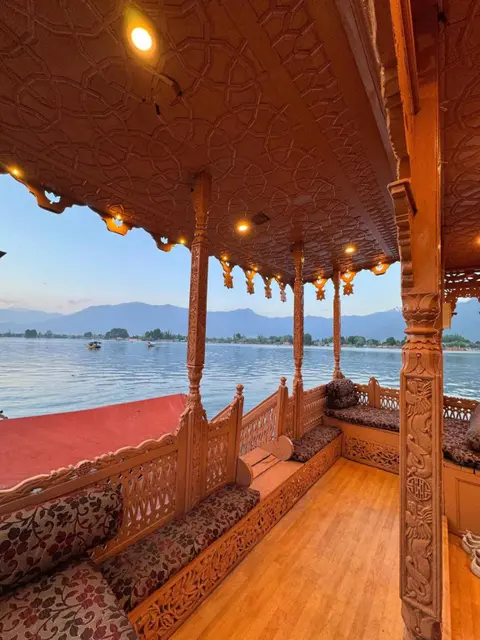 Шринагар: Peacock Houseboats