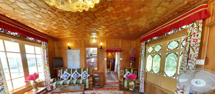 Шринагар: Peacock Houseboats
