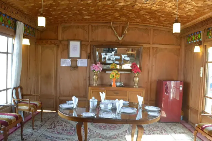 Шринагар: Peacock Houseboats