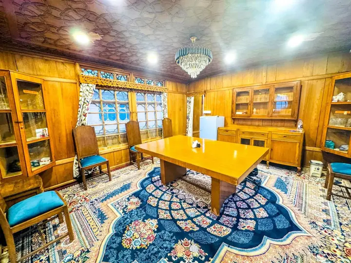 Шринагар: Peacock Houseboats