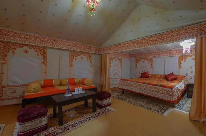 Каной: Camp e Khas