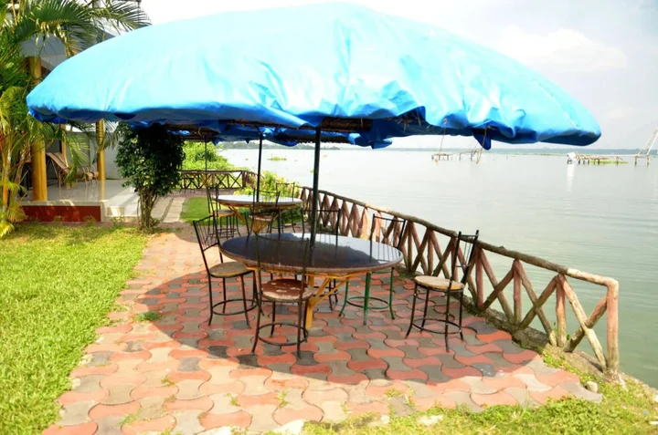 Куруппумтара: Lake Symphony Resort