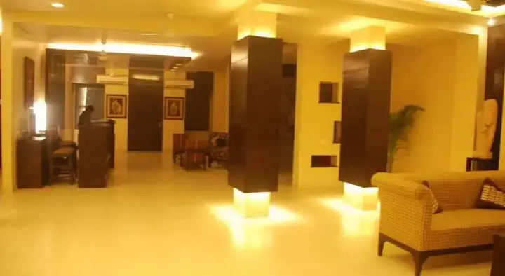 Нойда: Tavisha Villa