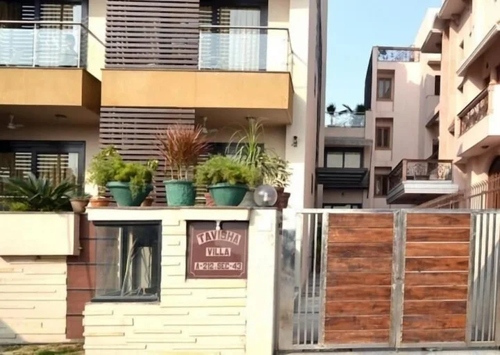 Нойда: Tavisha Villa