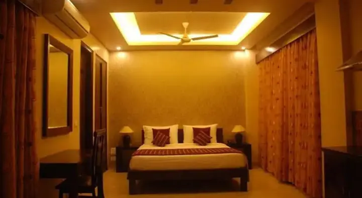 Нойда: Tavisha Villa
