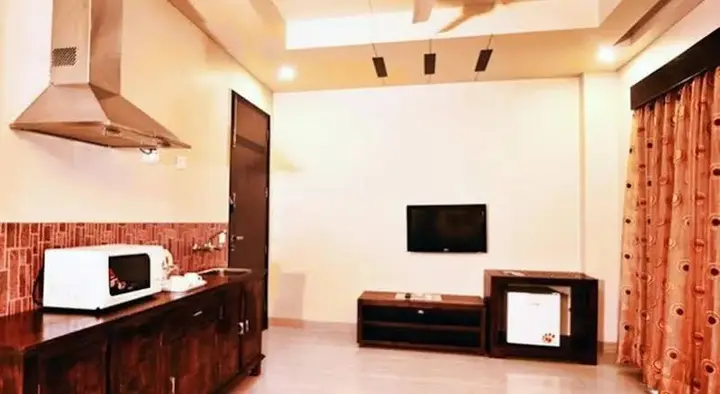 Нойда: Tavisha Villa