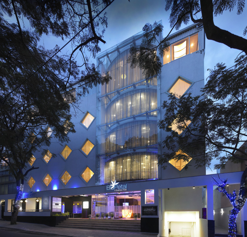 Бангалор: BluPetal - A Business Hotel