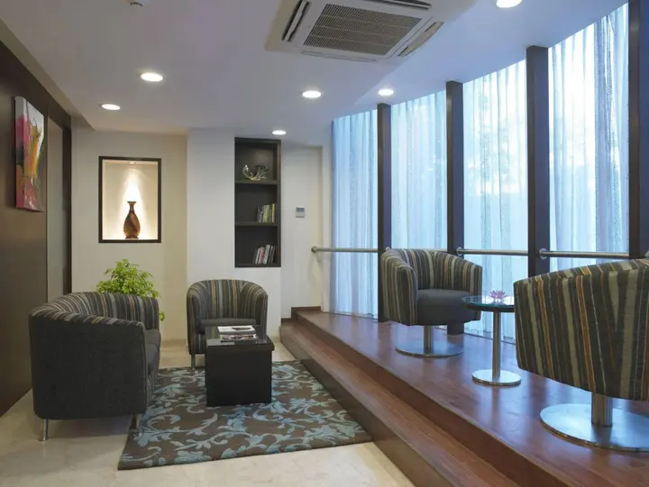 Бангалор: BluPetal - A Business Hotel