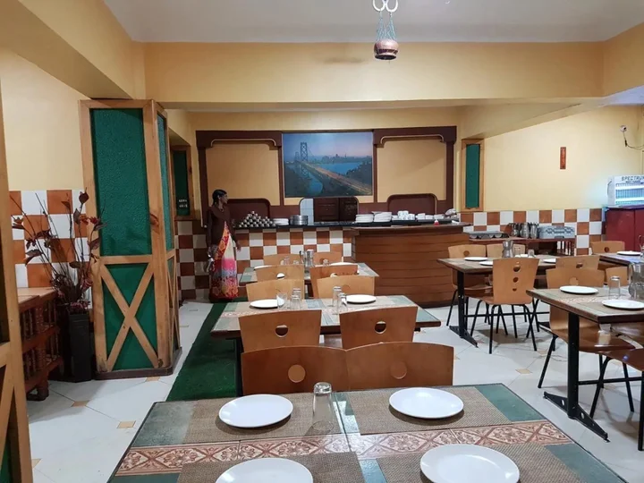 Ути: Hotel Maneck