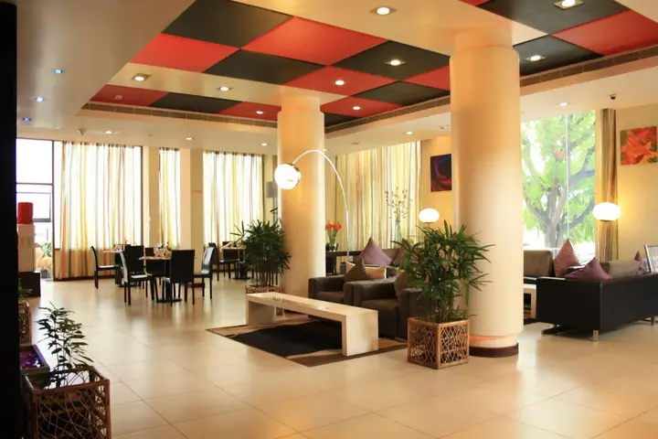 Бангалор: 37th Crescent Hotel