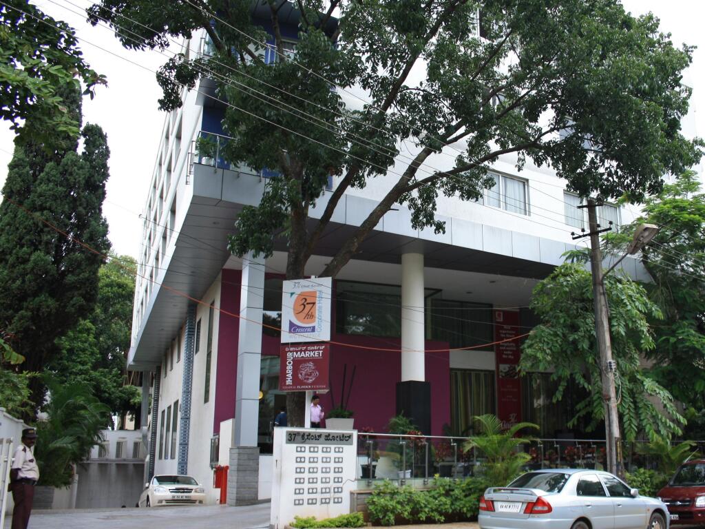 Бангалор: 37th Crescent Hotel