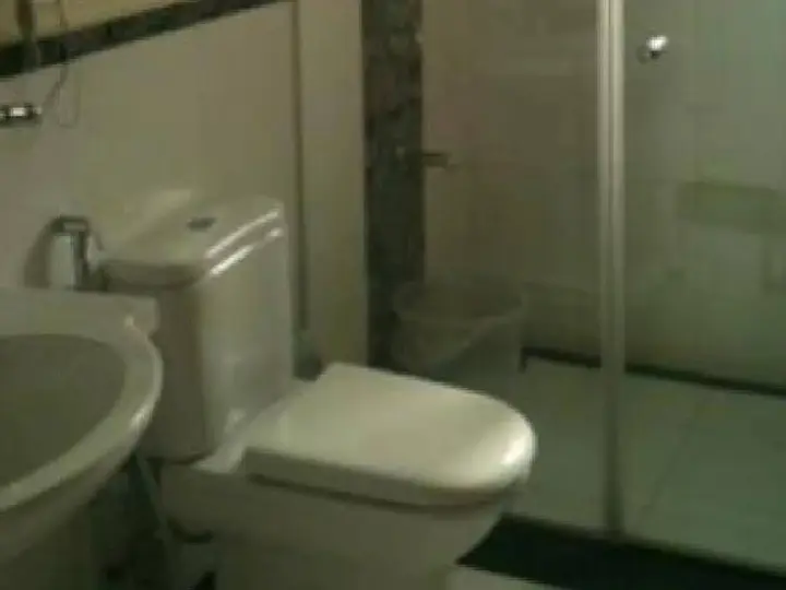 Нагоре: Clinton Park Inn