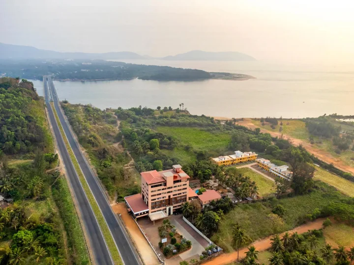 Карвар: Sterling Karwar