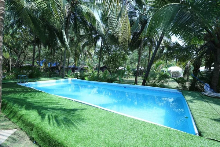 Морджим: Montego Bay Beach Village