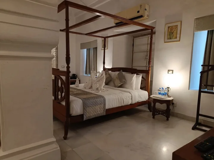 Хому: Chomu Palace Hotel