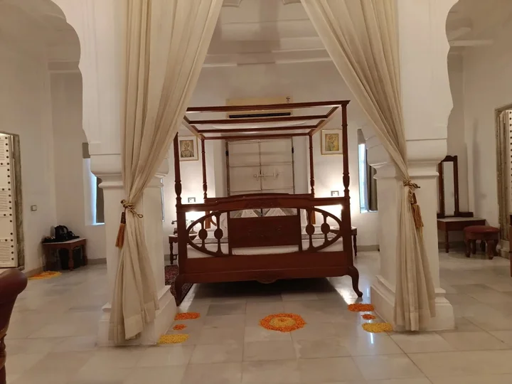 Хому: Chomu Palace Hotel