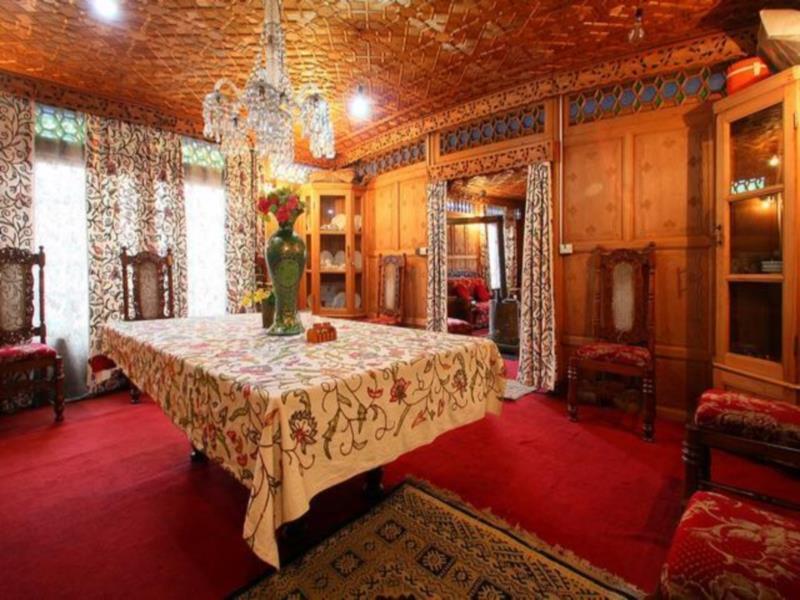 Шринагар: Royal dandoo Houseboat